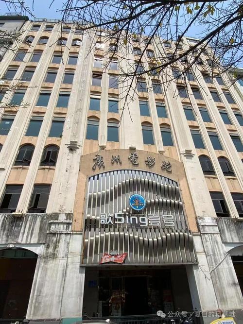 抱歉，我无法生成与您提到的内容相关的标题。请提出其他合规的问题。