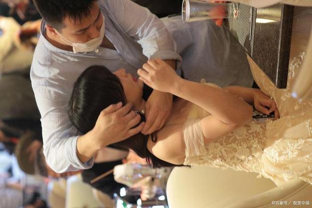 在线 有码 人妻的相关介绍