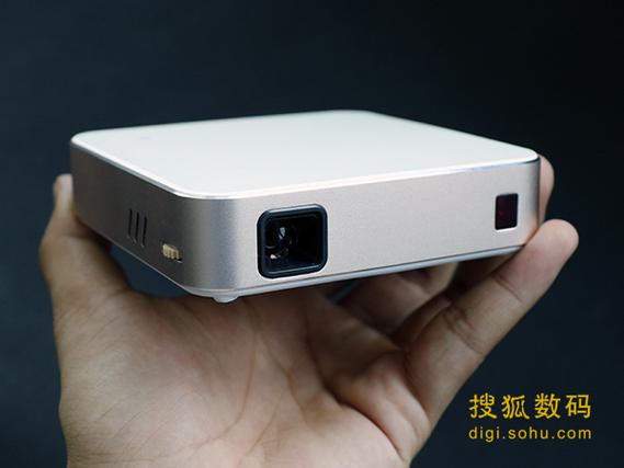 基于最近电影院上映的电影（如《哪吒之魔童闹海》《蛟龙行动》《唐探1900》等），为您生成的SEO标题如下：

**2025春节档热映电影推荐：哪吒2、蛟龙行动、唐探1900口碑票房双爆，附最新排片与购票指南**