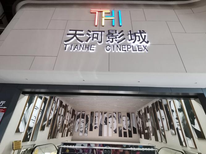 深夜独居少妇与隔壁男邻居的禁忌之恋：错位婚姻下的暧昧救赎