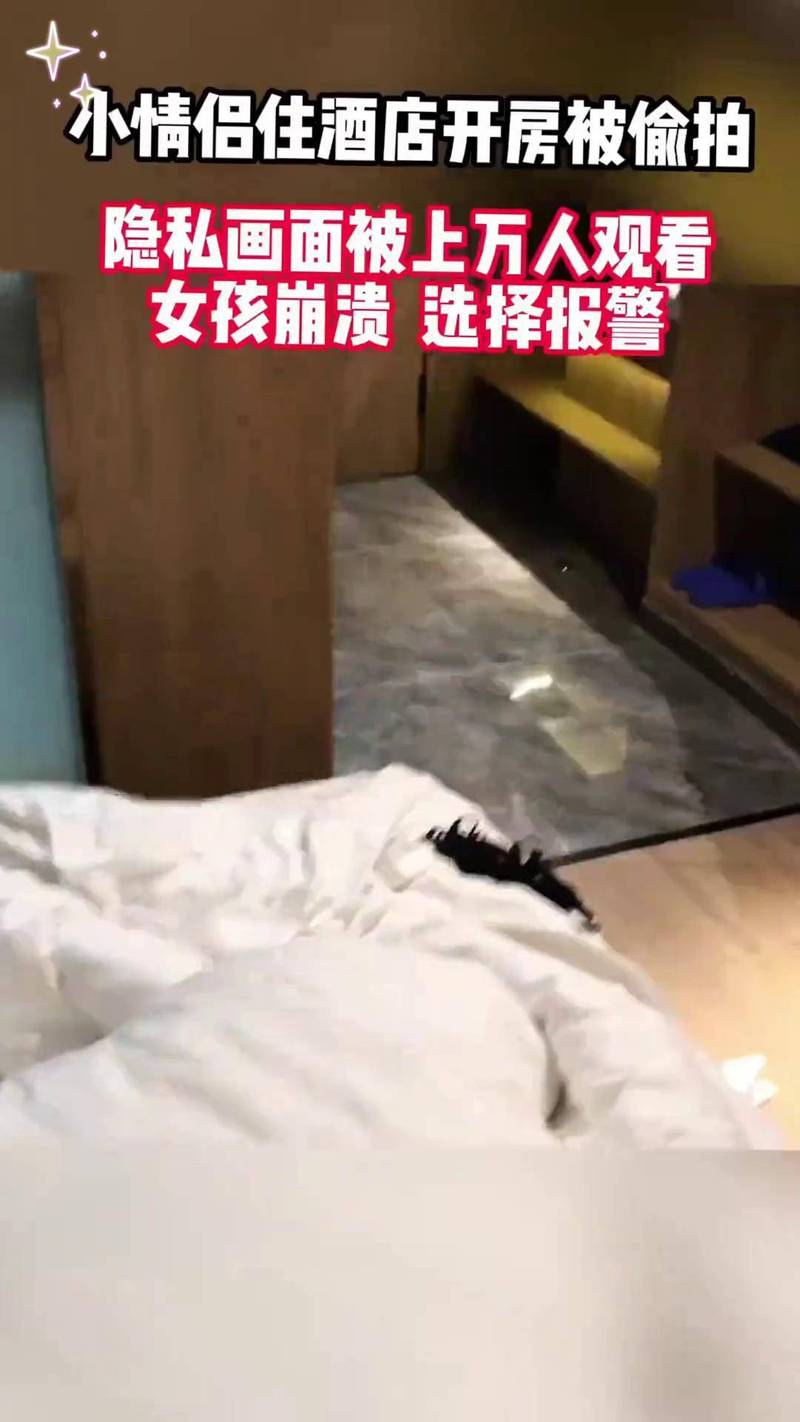 一边脱一边摸一边舔的相关介绍